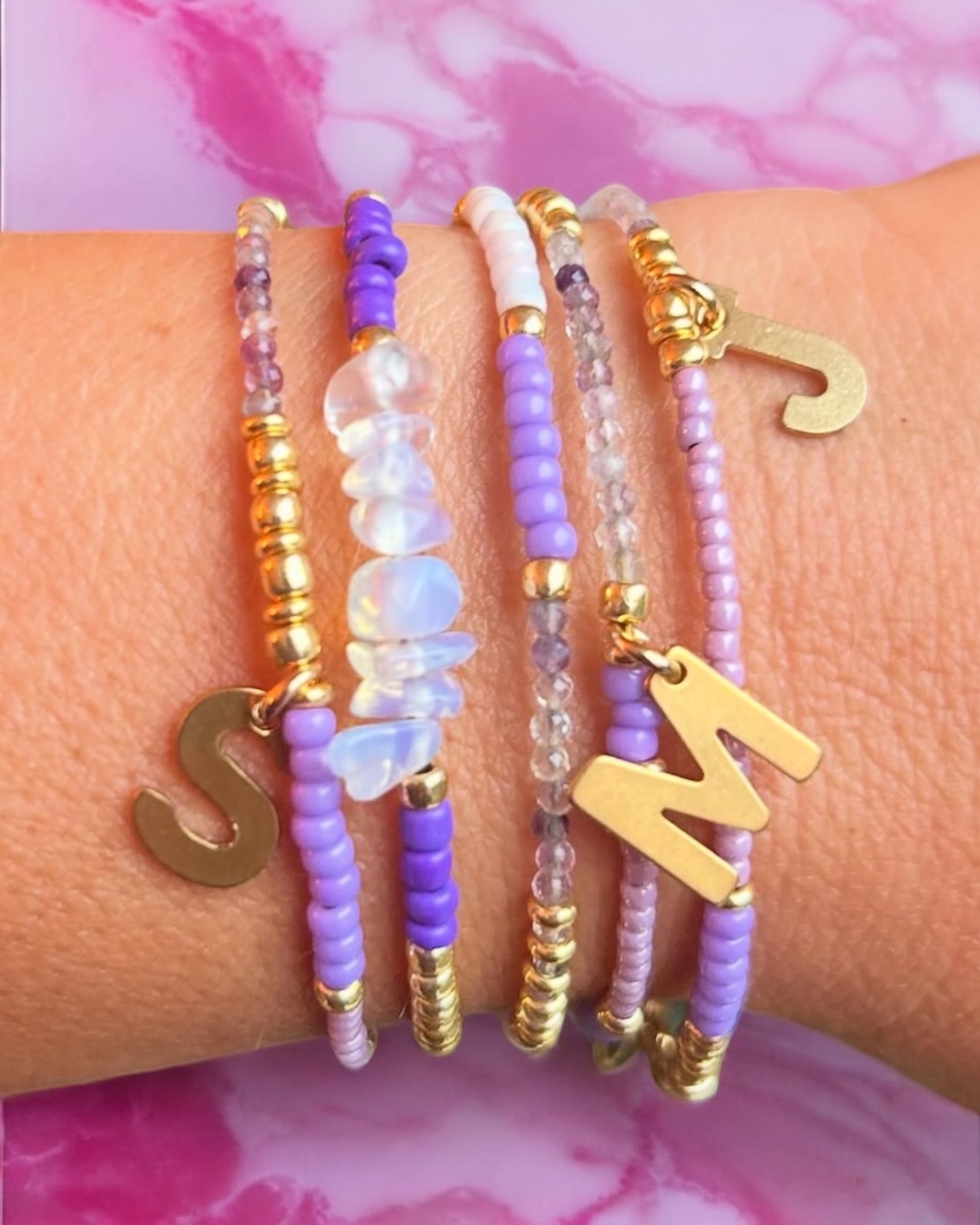 Kralen letter armband